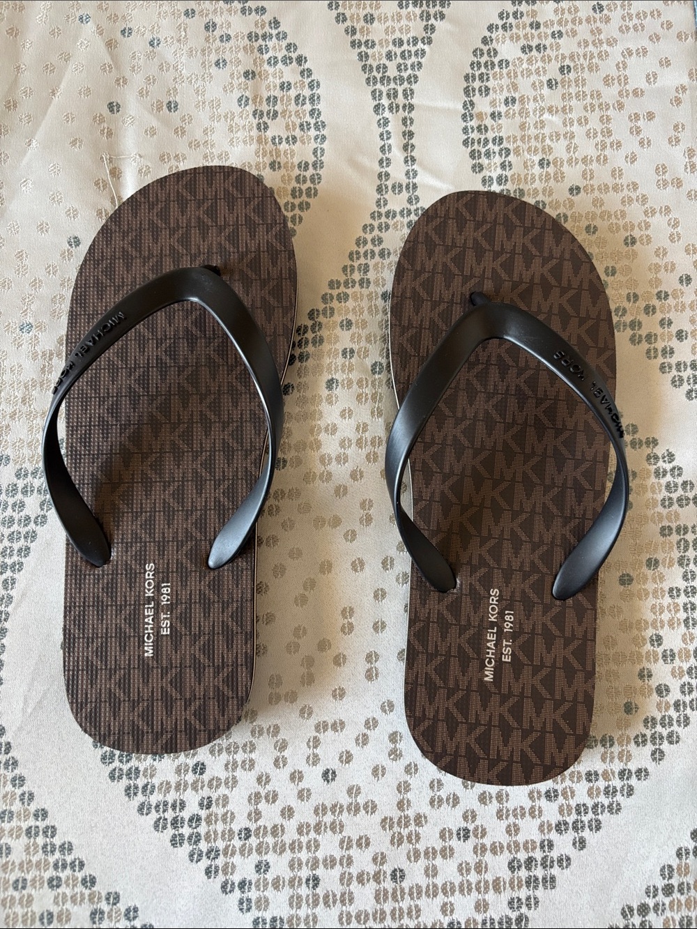 Michael Kors flip flops in brown with black. Size 8. Brand new never worn before